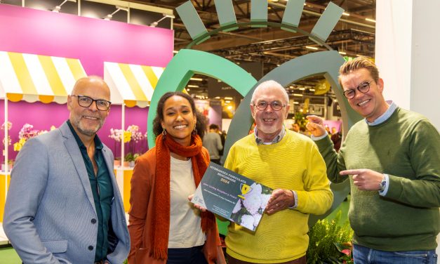 Living Raspberry Pink ‘Improved’ wint prijs