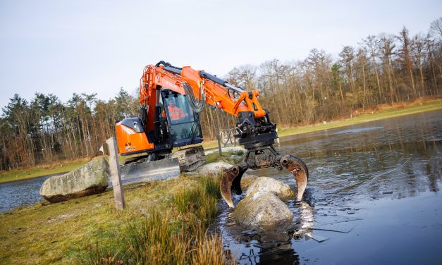 Twee nieuwe Zaxis-7 compacte graafmachines van Hitachi